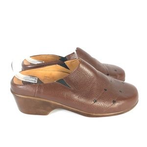 1803 leather clogs